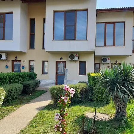 Golf In Lighthouse Golf & Vakantiehuis Baltsjik